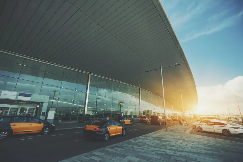 Taxis au terminal de l’aéroport